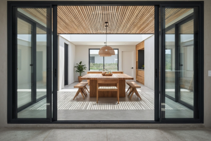 Léo Santana, Lore Improta e Liz estrelam campanha de seguros Sicredi