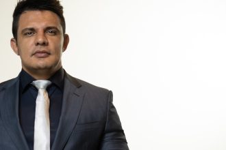 Algoritmos moldam consumo e opiniões: como se proteger?