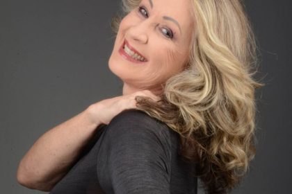 Betth Ripolli une sensibilidade e IA em novo livro