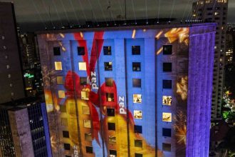 Bradesco Seguros ilumina Avenida Paulista com projeções de fim de ano