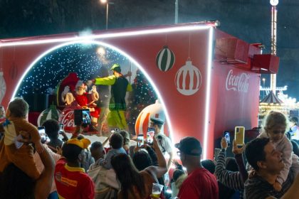 Caravana de Natal da Coca-Cola chega ao Shopping Nova América