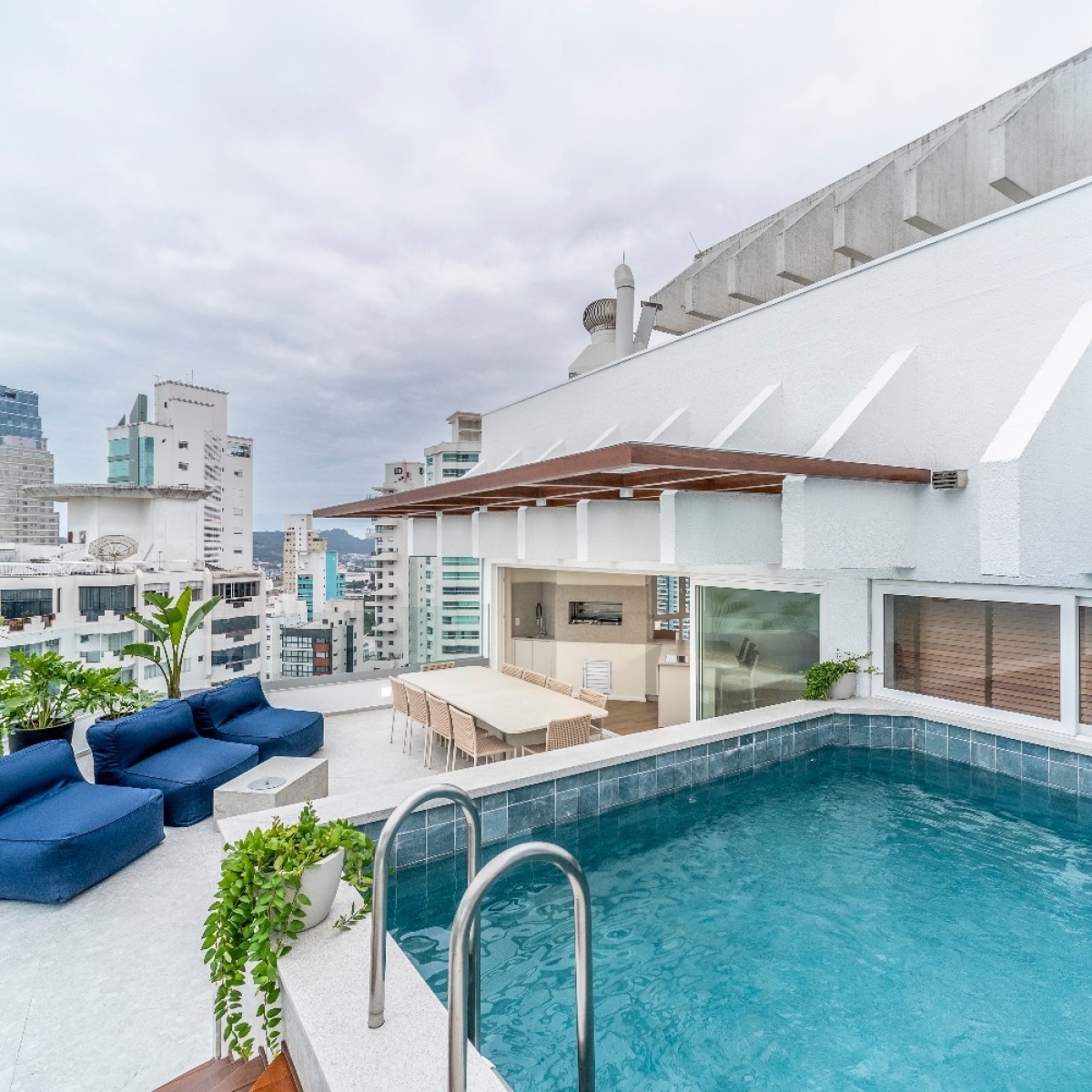 Cobertura de luxo em Balneário Camboriú à venda por R$ 25 milhões