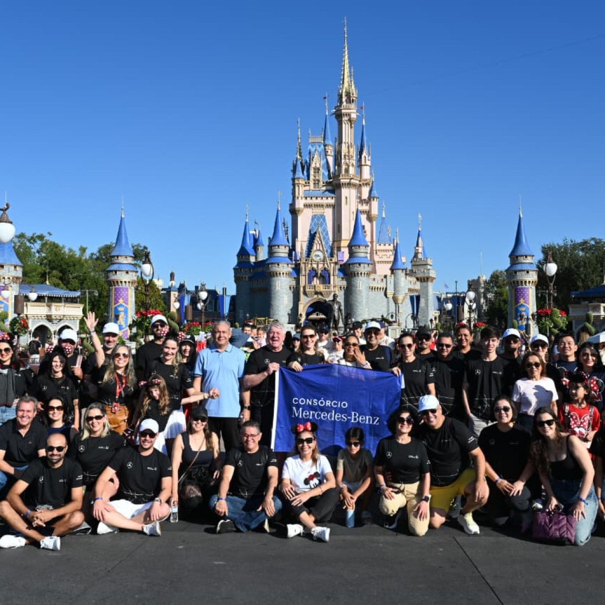 Consórcio Mercedes-Benz leva clientes para experiência em Orlando