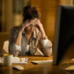 Esgotamento feminino: obrigações de fim de ano sobrecarregam mulheres