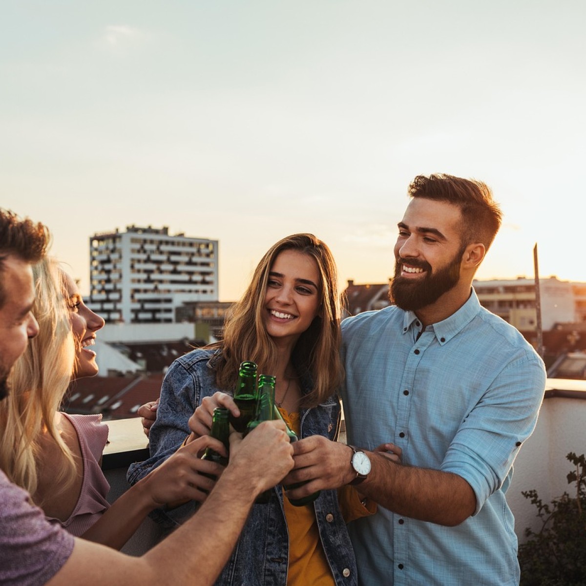 Horóscopo do amor: signos que podem testar relacionamento aberto em 2026