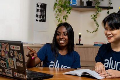 IA impactará áreas, diz pesquisa da Alura com + de mil profissionais