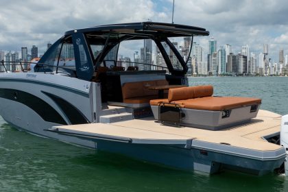 Lanchas com 'beach club' impulsionam vendas de estaleiro no Brasil