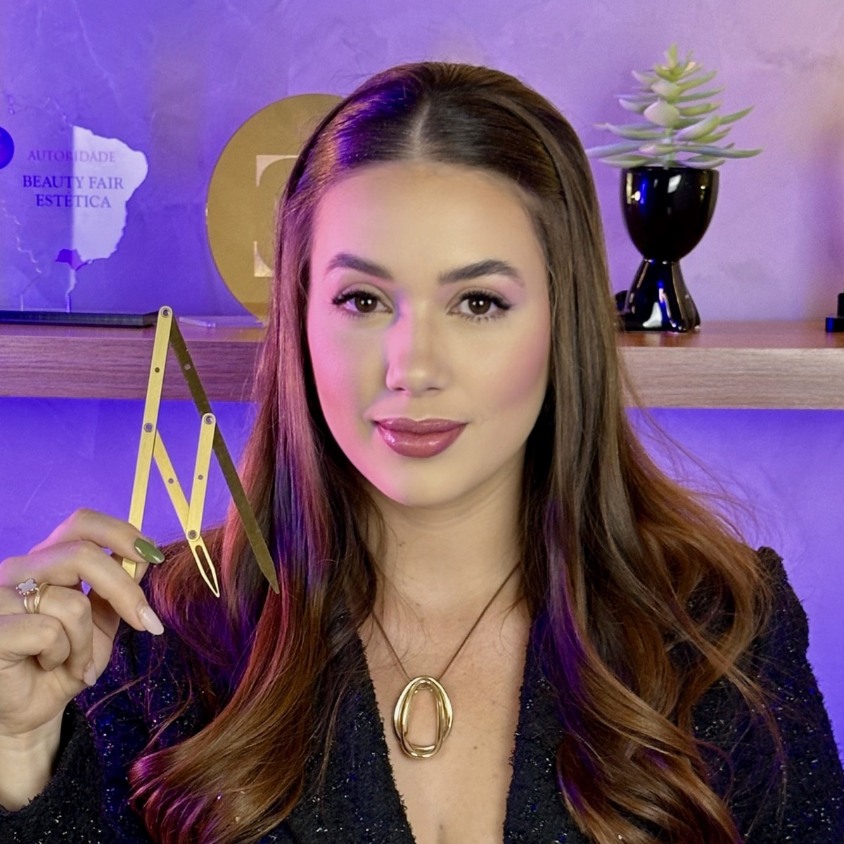 Matemática nos cílios: brasileira revoluciona extensão com proporção áurea