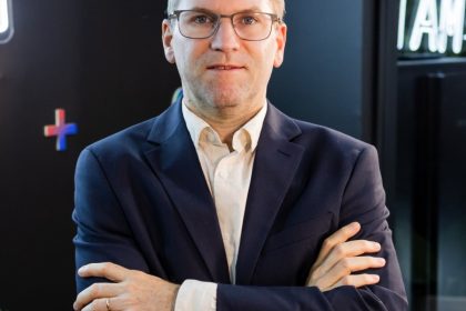 MATH Group compra ações de fundador e prepara expansão global