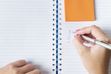 Metas de Ano Novo: saúde, finanças e inglês lideram em 2026