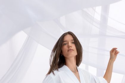 Motorola anuncia celular com a Cor do Ano Pantone 2026