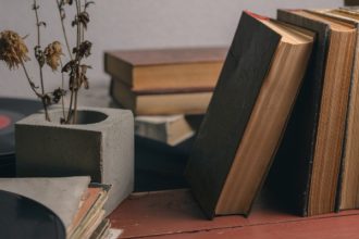 Nostalgia: por que revisitamos músicas e filmes da juventude?