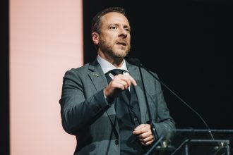 Personagem político: branding ou reputação? Análise de Guto Araujo