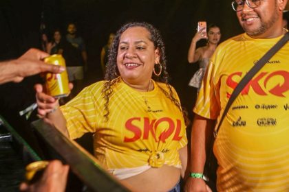 Skol leva casal do Rio para curtir o Carnatal no RN