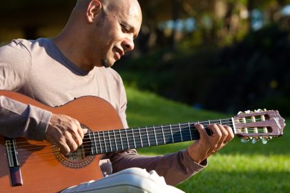 Vander Lee: álbum póstumo celebra voz e violão do artista