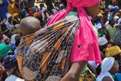 Violência em Moçambique força quase 100 mil a se deslocarem