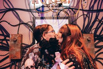 Warner Bros. promove ação especial de 'A Noiva!' na CCXP25