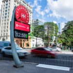 Webmotors celebra 30 anos com velocímetro 3D na Av. Paulista