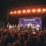 Dubladores de anime no painel da Crunchyroll na CCXP25.