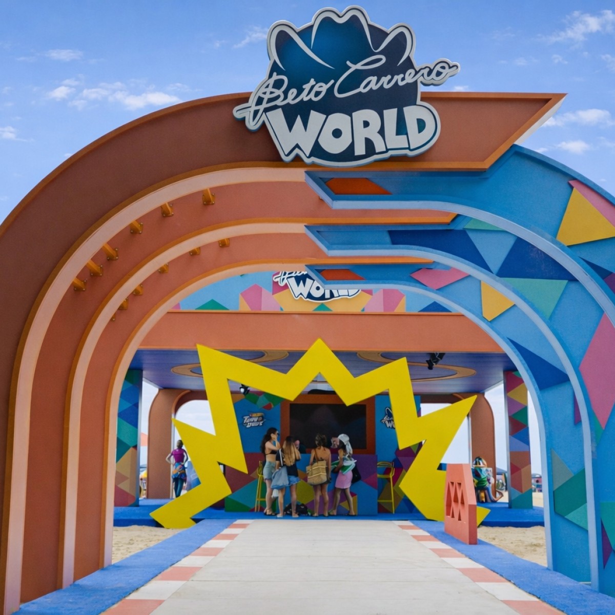 Beto Carrero World leva atrações à orla de Balneário Camboriú