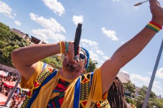 Bloco Havayanas Usadas faz ensaio aberto em BH