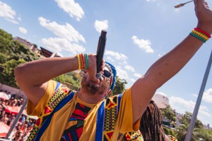 Bloco Havayanas Usadas faz ensaio aberto em BH