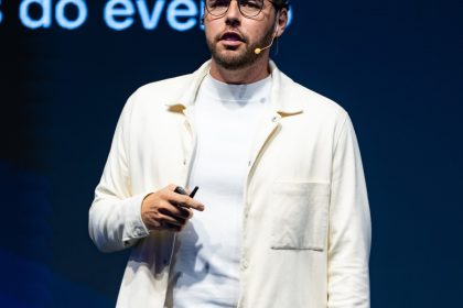 Comunidades pagas impulsionam retenção no marketing digital