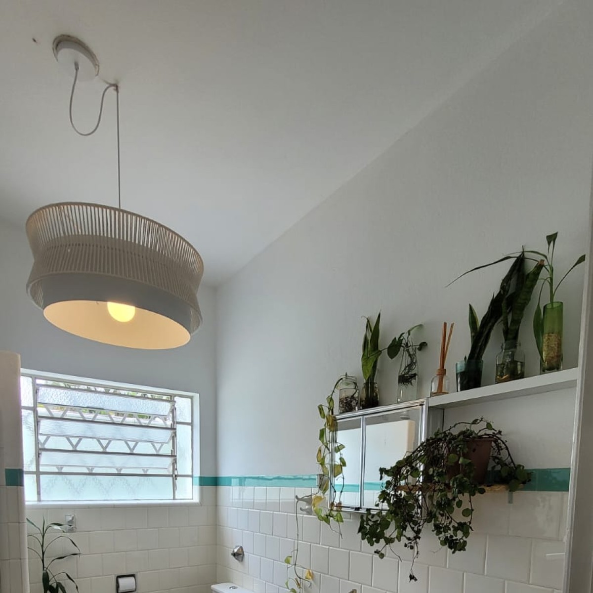 Design une iluminação e fios têxteis em SC: pendente Gaia é destaque