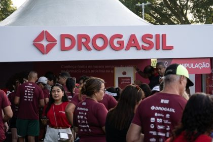 Drogasil oferece protetor solar grátis em corrida de SP