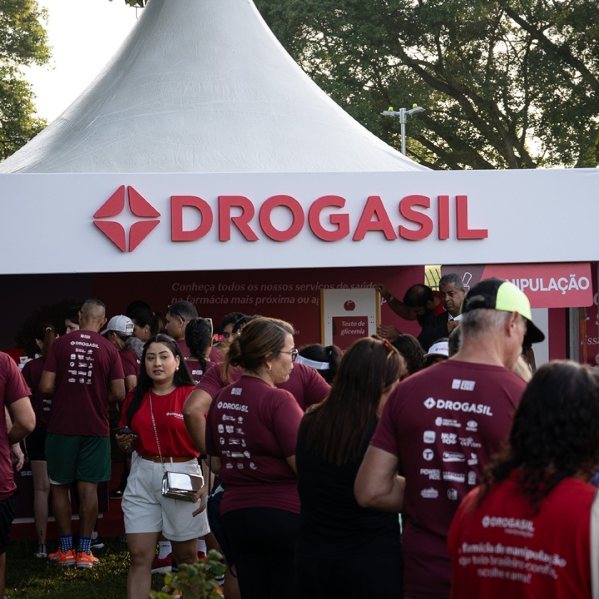 Drogasil oferece protetor solar grátis em corrida de SP