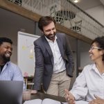 Empatia no trabalho: veja como impulsionar engajamento e resultados