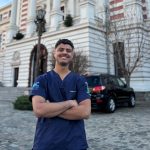 Estudante de medicina transforma carreira com inglês online
