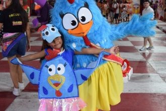 Galinha Pintadinha vira samba-enredo no Carnaval 2026
