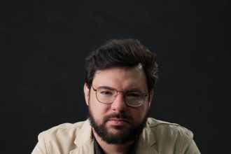 IA treinada por IAs: estudo aponta riscos para empresas e governos