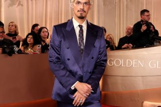 Louboutin no Globo de Ouro: Celebridades desfilam no tapete vermelho