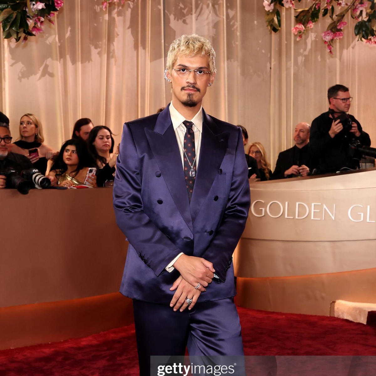 Louboutin no Globo de Ouro: Celebridades desfilam no tapete vermelho