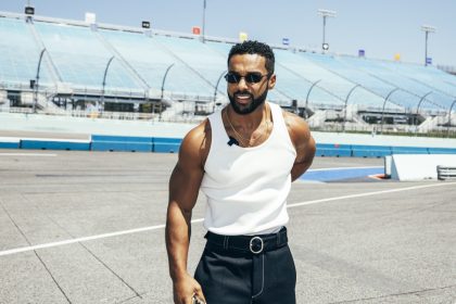 Lucien Laviscount, de 'Emily em Paris', é embaixador da Fórmula E