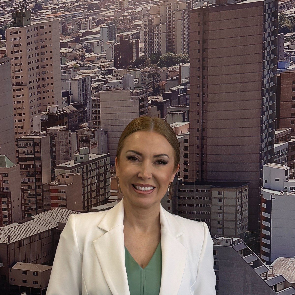 Márcia Costa assume presidência do Sindilojas Caxias