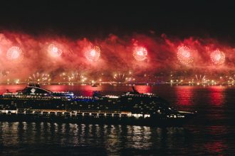 Réveillon em Alto-Mar: Léo Santana e É O Tchan celebram 2026