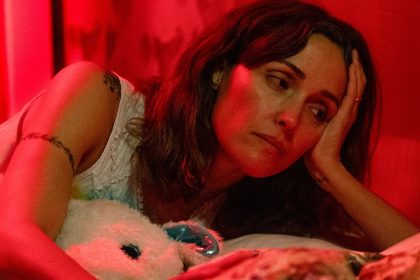 Rose Byrne ganha Globo de Ouro por 'Se Eu Tivesse Pernas'
