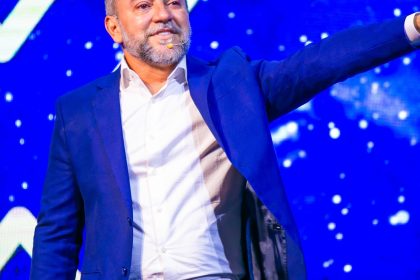 Solidão cresce em ambientes cheios e afeta saúde mental