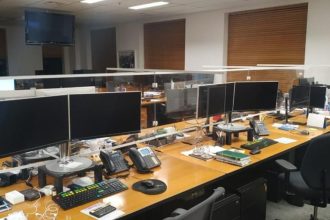 Acrílico no home office: organização, proteção e estilo