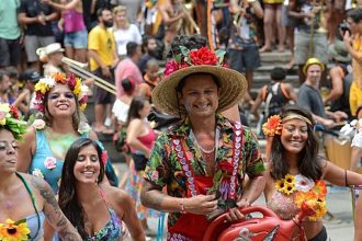 Carnaval: fantasia como espaço de descompressão emocional, diz psicanalista