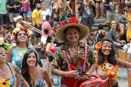 Carnaval: fantasia como espaço de descompressão emocional, diz psicanalista