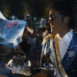 Cinebiografia de Michael Jackson ganha vídeo inédito dos bastidores
