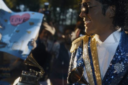 Cinebiografia de Michael Jackson ganha vídeo inédito dos bastidores