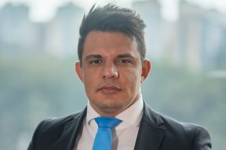 Comprou por impulso em live? Veja como a lei protege seu direito