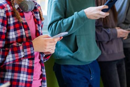 Espanha restringe redes sociais para crianças e reacende debate