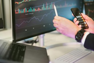 Fintechs e varejo personalizam seguros com plataformas digitais