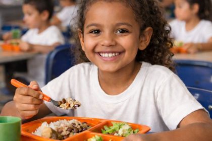 Insegurança alimentar atinge 1/3 dos lares com crianças, diz estudo